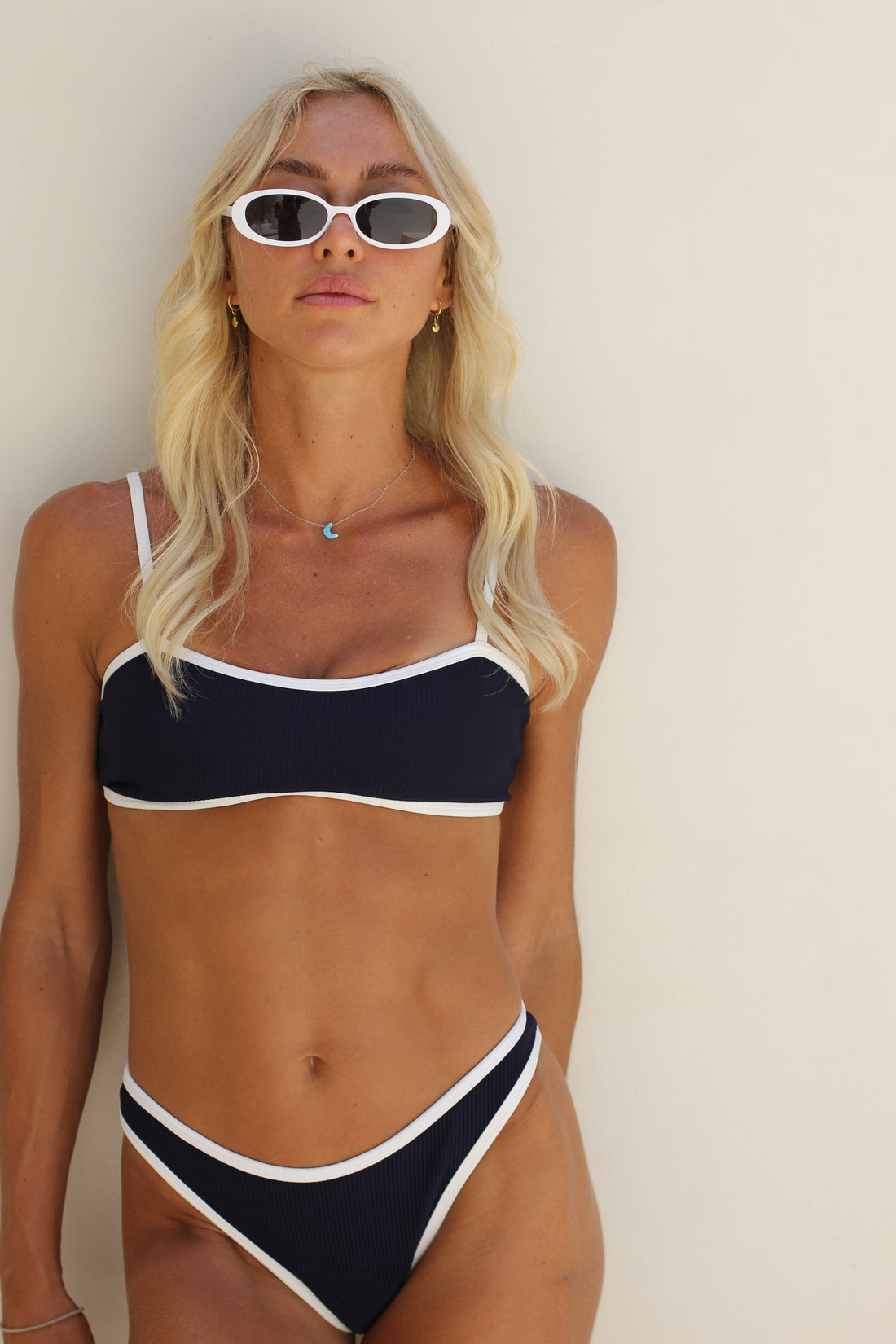 TOP UBUD NAVY CON BLANCO