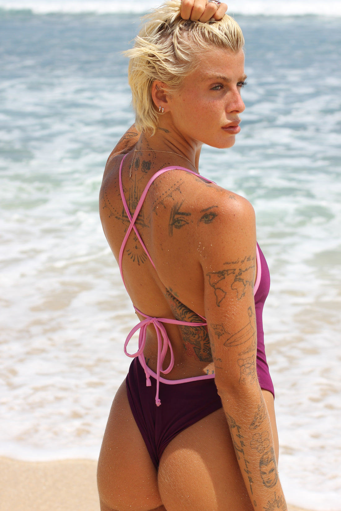 TRAJE DE BAÑO SUMBAWA UVA CON ROSA